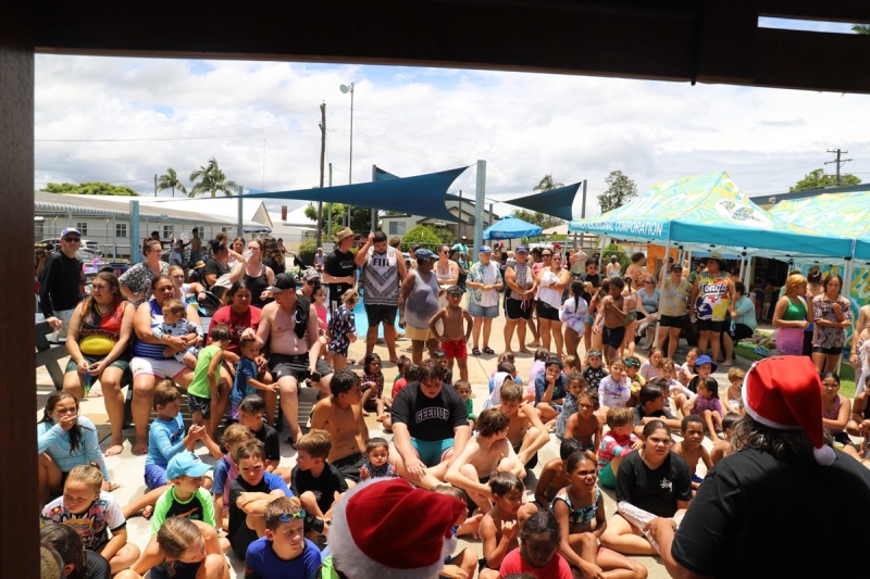 A large group of people in an outdoor area